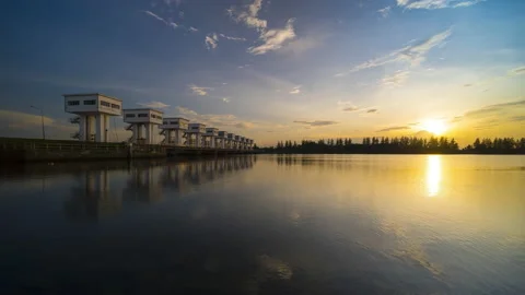 4K time lapse sunset view of Uttak Vipavachit Floodgate in Nakhon Sri Thammarat Video stock 138754829