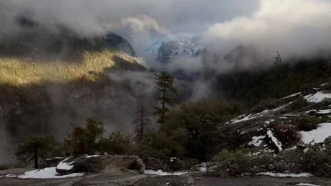 4K Time lapse of swirling clouds and sun rays in Yosemite National Park Video stock 145372485