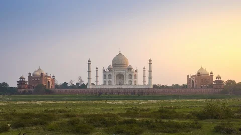 4K time lapse of Taj Mahal view in sunset in overcast day in Agra, India Stock Footage 128508037