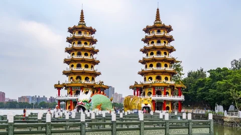4k Time lapse of Tourists visiting Dragon and Tiger Pagodas in Kaohsiung City,Ta Video stock 123059725