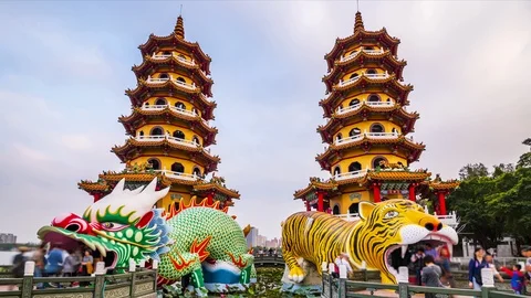 4k Time lapse of Tourists visiting Dragon and Tiger Pagodas in Kaohsiung,Taiwan Stock Footage 124195876