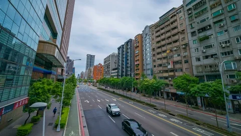 4k Time-lapse of Traffic on road in Taipei, Taiwan Vidéo 119897956