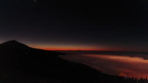 4K time lapse video of dusk and night over Mount Teide, Tenerife Vídeo Stock 302114756