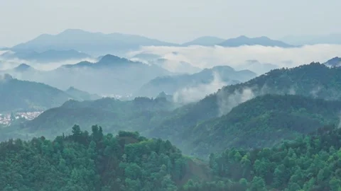 4K time lapse video of the sea of clouds over the mountains Video stock 281168690