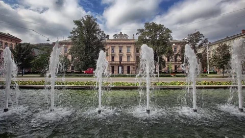 4K Time lapse with view of a historic building through the fountain Stock Footage 72729974