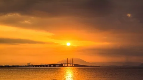 4K Time Lapse view of sunrise from Penang Bridge of George Town Video stock 105945942