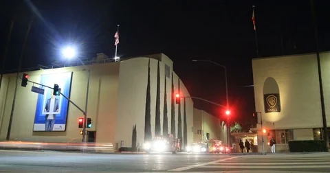 4k - Time lapse of Warner Bros Studios Gate 2 at night 스톡 동영상 85141026