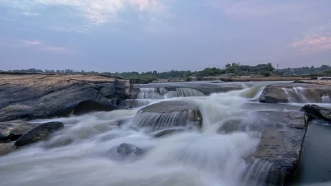 4K time lapse of a water fall created in the middle of a river, Western ghats 스톡 동영상 99532732