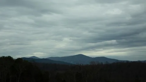 4K time lapse of winter storm clouds and the Blue Ridge Mountains in Virginia 스톡 동영상 168149832