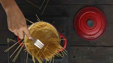 4k Time lapse of woman's hands making a recipe of vegetarian pasta, boiling spag Stock Footage 199616532