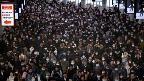 4K Timelapse aerial view of large crowd people wearing surgical mask walking-Dan Stock Footage 124398093