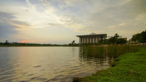 4K Timelapse of beautiful Putra Mosque during sunset. Stock Footage 115659215