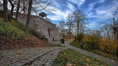 4K Timelapse with castle and cloudy sky Video stock 72729410