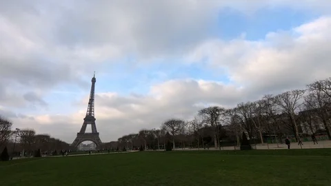 4K Timelapse of Champ de Mars and the Eiffel Tower in winter day. Cloudy sky-Dan Stock Footage 106909358
