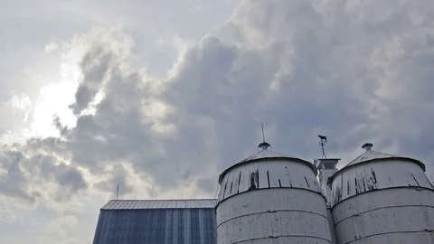 4K Timelapse of Clouds on a Farm 動画素材 71191339