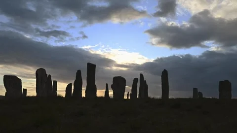 4k Timelapse of clouds moving fast over Callanish Stone Circle, Scotland 库存影片 291922144