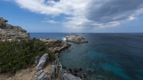 4K Timelapse of clouds moving over Cape Apostolos Andreas, Cyprus 스톡 동영상 113488537