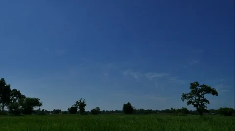 4K. Timelapse clouds over the green field. 스톡 동영상 56283371