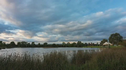 4K Timelapse of Clouds Passing over Hallam Main Drain Lake Park 스톡 동영상 135092629