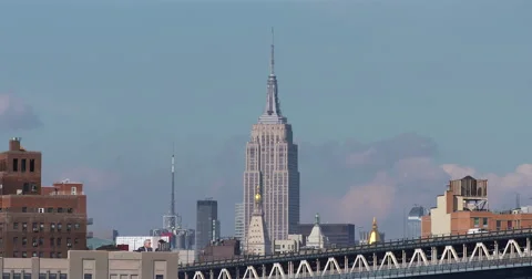 4K - Timelapse: Empire State Building above the Manhattan Bridge Vidéo 55023514