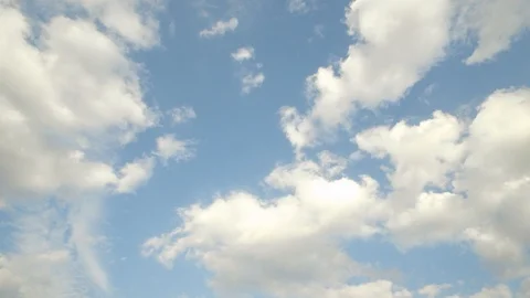 4K Timelapse of Fast Moving Clouds in Blue Sunny Sky, Time Lapse Vídeo Stock 116119593