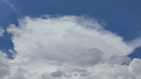 4K Timelapse Flowing Clouds In The Sky White Clouds Moving Fast Sky. Stock Footage 321574537