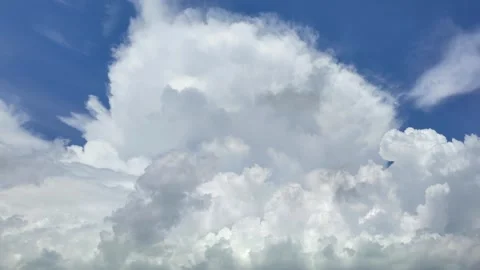 4K Timelapse Flowing Clouds In The Sky White Clouds Moving Fast Sky. Stock Footage 321574588