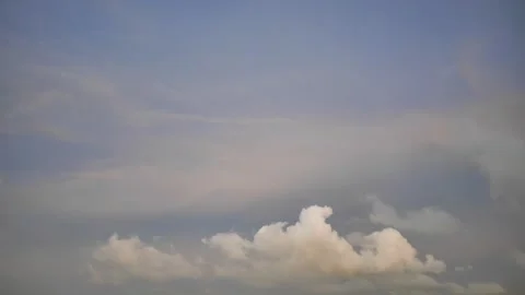 4K Timelapse footage video of clouds in the colorful sky changing their shap Video stock 225455026