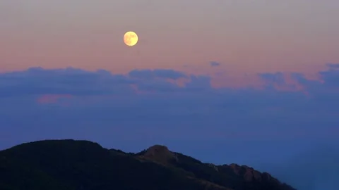 4k timelapse full moon rises in the sky Stock Footage 210293281
