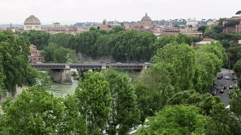4K+ Timelapse of Garibaldi Bridge traffic over the Tiber River in Rome, Italy Stock Footage 81354351