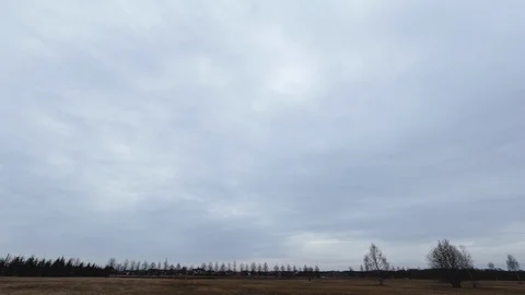4k timelapse of gloomy Spring sky with a lot of clouds fast mooving Video stock 104985143