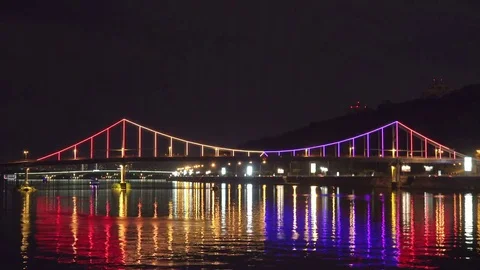 4K Timelapse of Illumitated Bridge under the River Vidéo 80369929