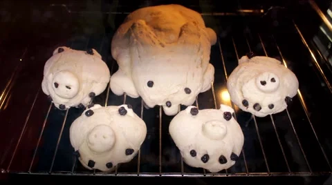 4K timelapse  Kitchen Animal Bread rabbit and pigs time lapse baking 스톡 동영상 56868161