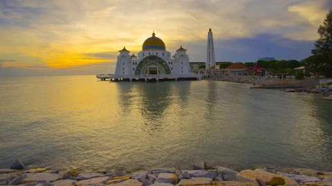 4K Timelapse of Malacca Straits Mosque during sunrise. Video stock 118738224
