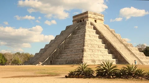 4K Timelapse, Mayan Pyramid, Chichen Itza, Mexico Stock Footage