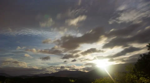 4K Timelapse with moon rising through clouds at night in Great Smoky Mountains Vídeos de archivo 64641648
