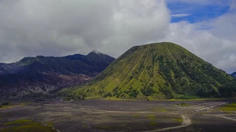 4K Timelapse of moving cloud over mount Bromo. Stock Footage 107417808