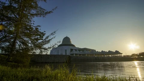 4K Timelapse of An-Nur mosque located in Universiti Teknologi Petronas. Stock Footage 87495437