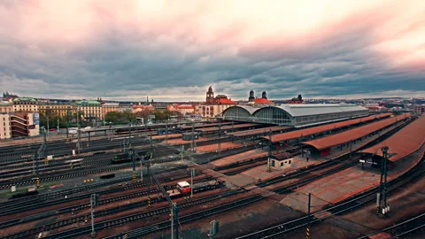 4k timelapse over prague train station traffic, November 2015 库存影片 115543426