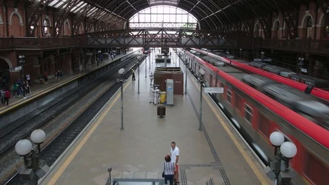 4K timelapse from passengers commuting on the Estação da Luz, a 118 years old tr Stock Footage 123048227
