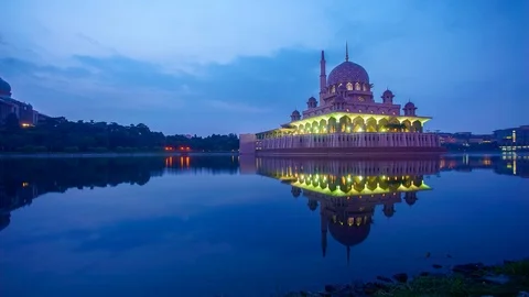 4k Timelapse of Putra Mosque during sunrise Video stock 90025424