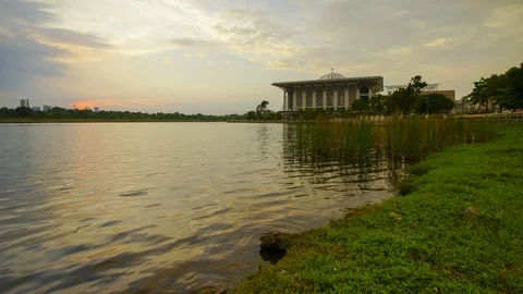 4K Timelapse of Putrajaya Mosque during sunset. Stock Footage 115677090