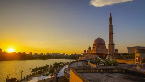 4K Timelapse of Putrajaya Mosque during sunset. Stock Footage 115705755