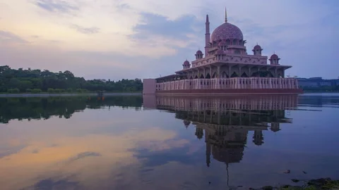 4K Timelapse of Putrajaya Mosque during sunrise. Stock Footage 231745722