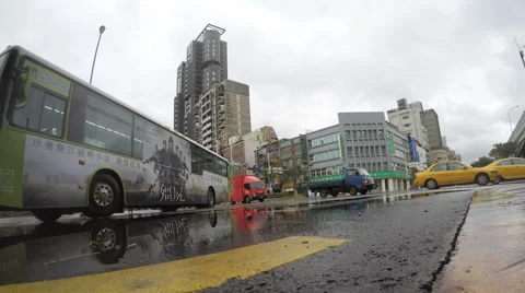4k Timelapse raining day of traffic in the Cityscape Taipei, Taiwan-Dan Vidéo 61232702