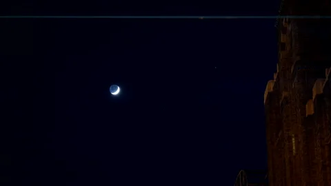 4K TIMELAPSE OF RISING MOON IN FRONT OF OLD BUILDING Stock Footage 131277662