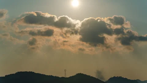 4K Timelapse Sea of Clouds with Tyndall Rays at Sunrise Video stock 321038673