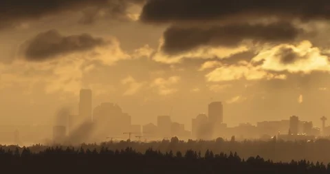 4K Timelapse of Seattle Skyline and Dramatic Sun Rays at Sunset Stock Footage 111940960