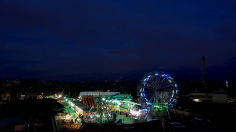 4K timelapse of small fair, fun rides, gaint whee, Bangalore, India 스톡 동영상 99532176