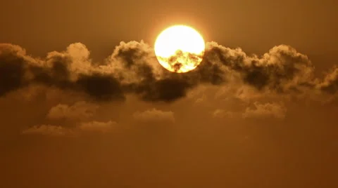 4K Timelapse Sun Rays in Clouds on Blue Sky, Dramatic Time Lapse, Fluffy Cloudy Stock Footage 62966425